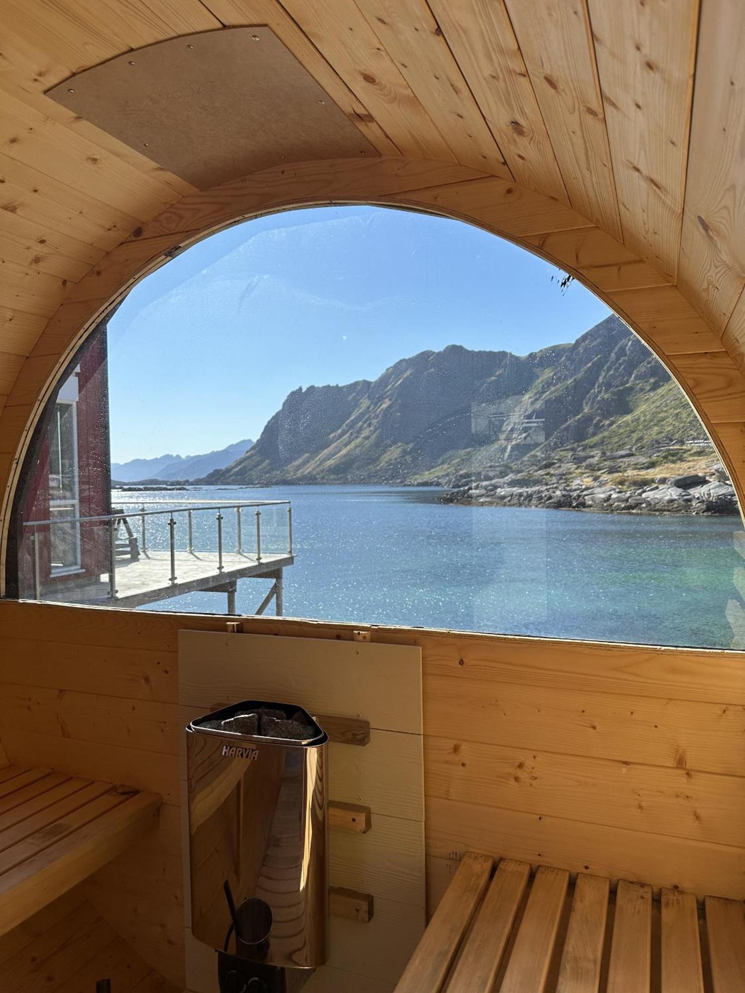 Lofoten Waterfront Luxury Lodge Ballstad Buitenkant foto
