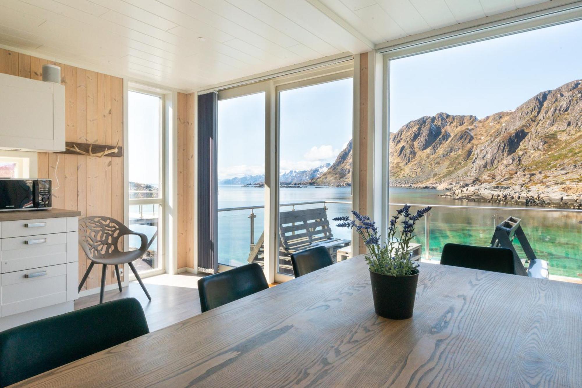 Lofoten Waterfront Luxury Lodge Ballstad Buitenkant foto